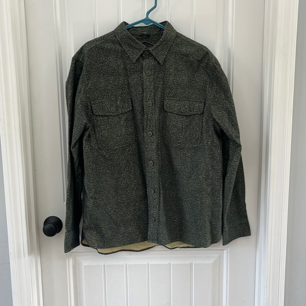 Men’s large green Freedom and Foundry button down shirt.